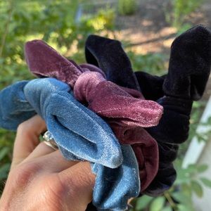 Lululemon Velvet Bow Scrunchie
